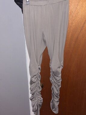 Women's Ruched Leggings in Taupe